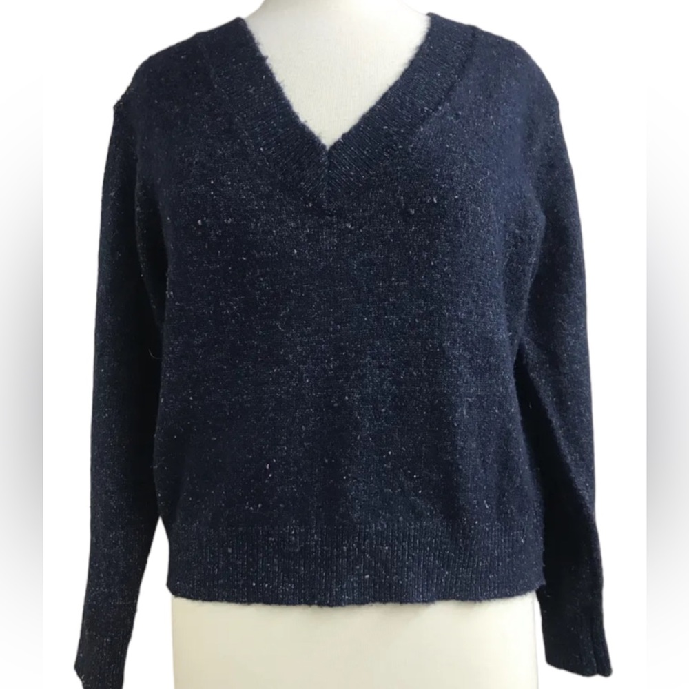 Hiatus v-neck pullover sweater small